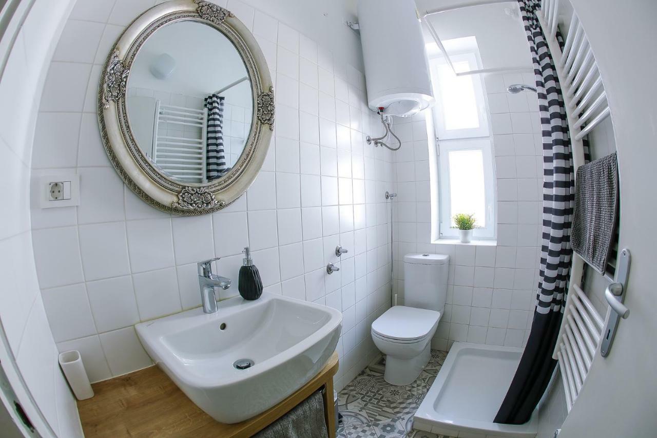 Taya Apartment Ljubljana Buitenkant foto
